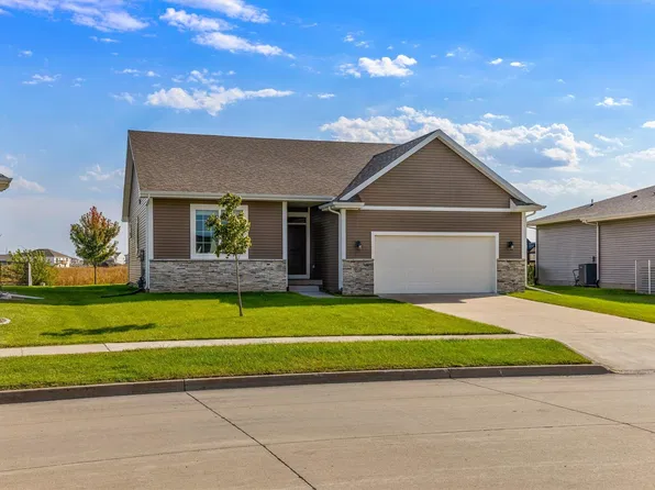 915 NE Meadow Landing Dr, Ankeny, IA 50021