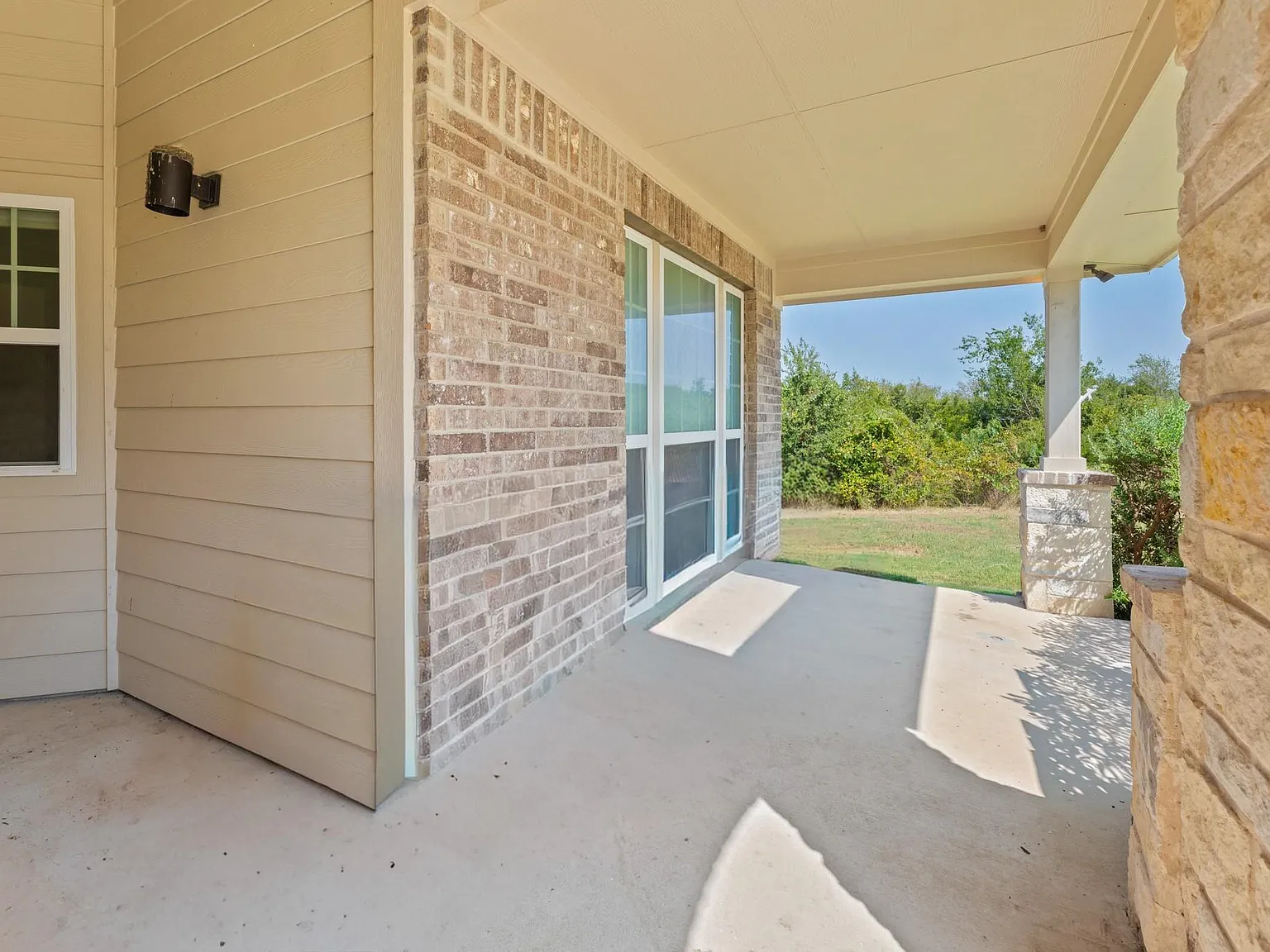 4 bed, 2.0 bath, 1633 sqft, $2,350 — Photo 4