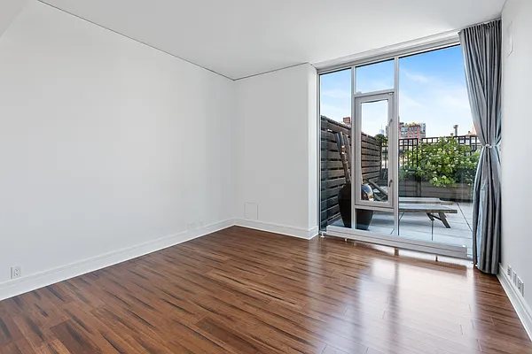 Sold by Compass | media 21