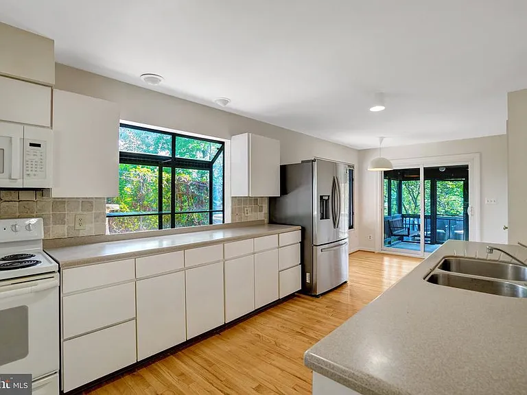 203 W Glendale Ave — Photo 19