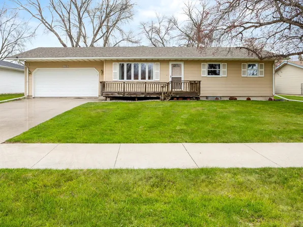 2813 Elm St N, Fargo, ND 58102