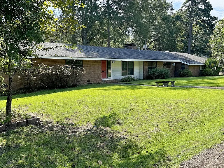102 N Pinecrest Dr — Photo 2