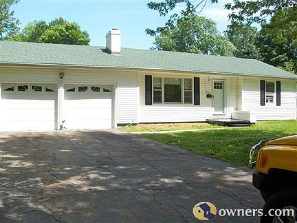View of front of house w vinyl siding