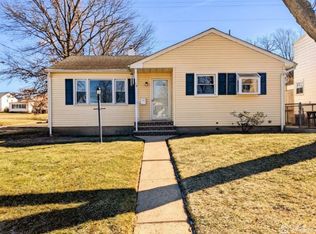 14 Becker Dr, Parlin, NJ 08859