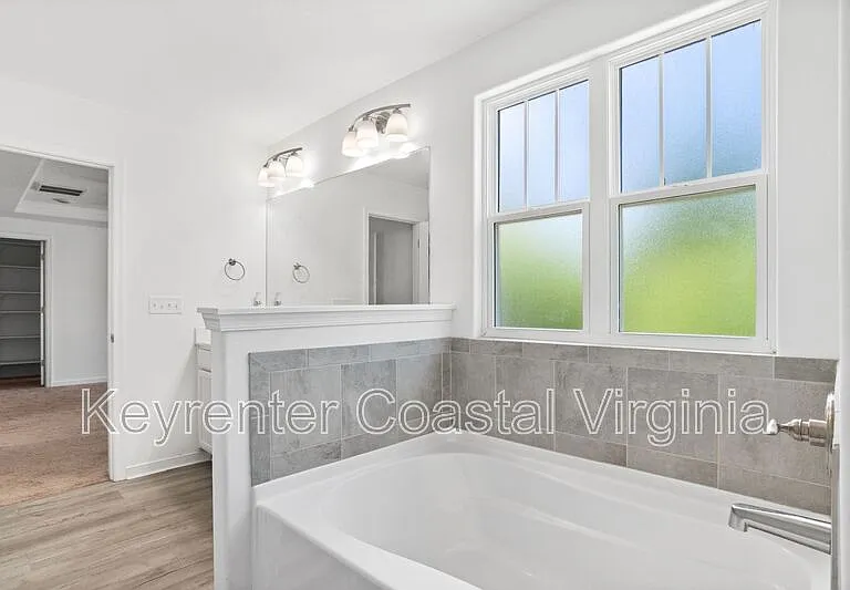 1415 Waltham Ln — Photo 11
