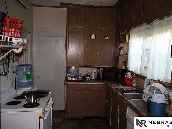 5th image of 842 W A St