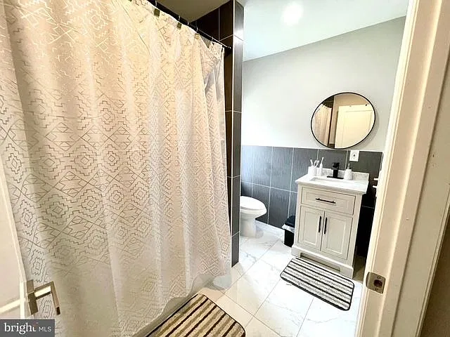 4 bed, 3.0 bath, 2058 sqft, $3,700 — Photo 4