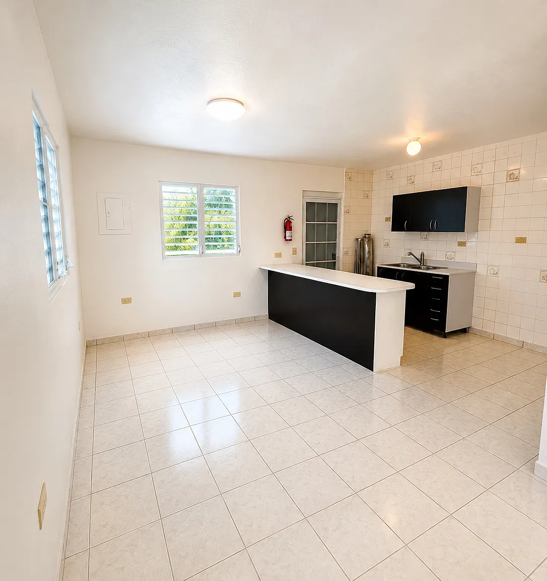 3 bed, 1.0 bath, 700 sqft, $1,100 — Photo 3