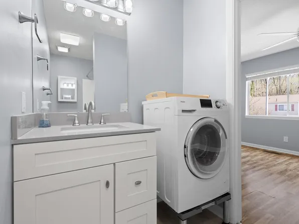 220 Elizabeth St APT B10, Chapel Hill, NC 27514