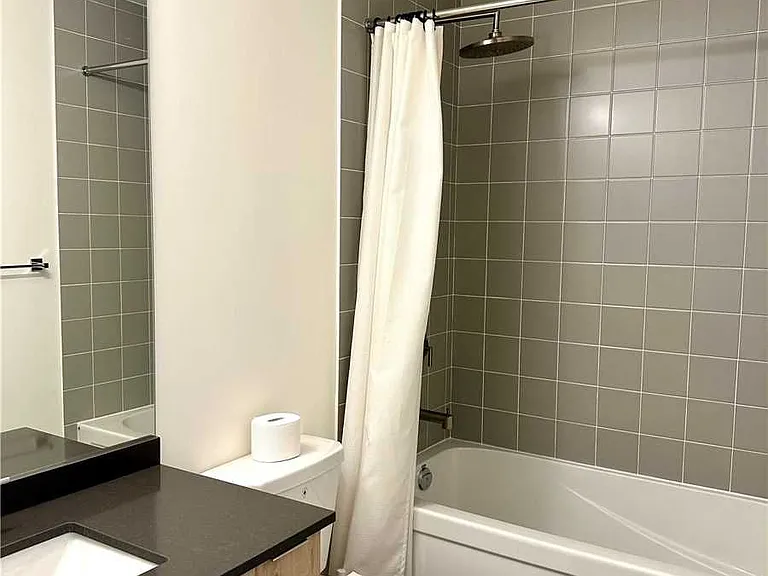 430 Roncesvalles Ave #409 — Photo 3