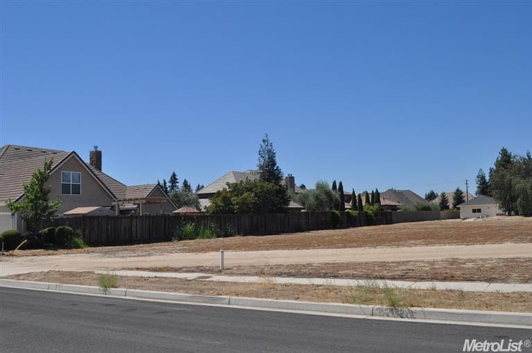 2nd image of 2535 Augusta Pl