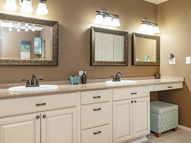210 N William Dr — Photo 14