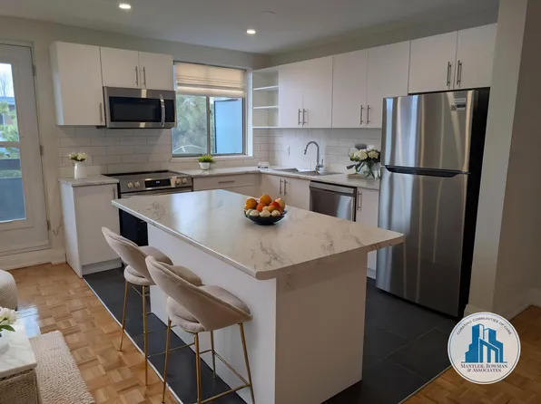 Essex Court Apartments - 216 Essex Avenue