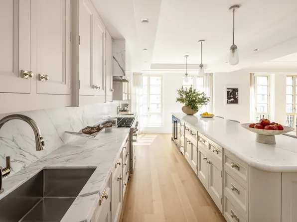 16 Fifth Avenue image 2 of 18