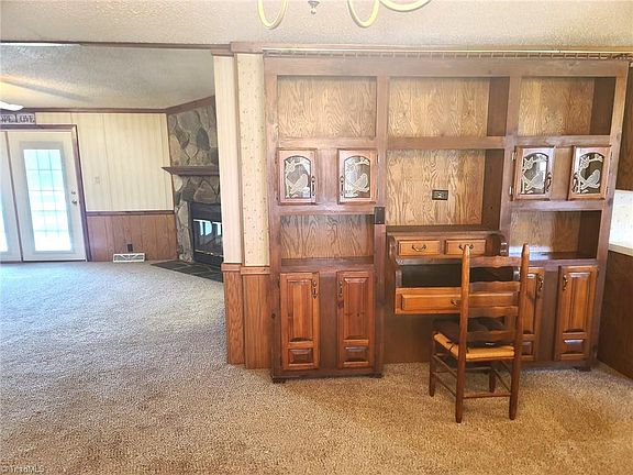 5th image of 220 Joyner Cir