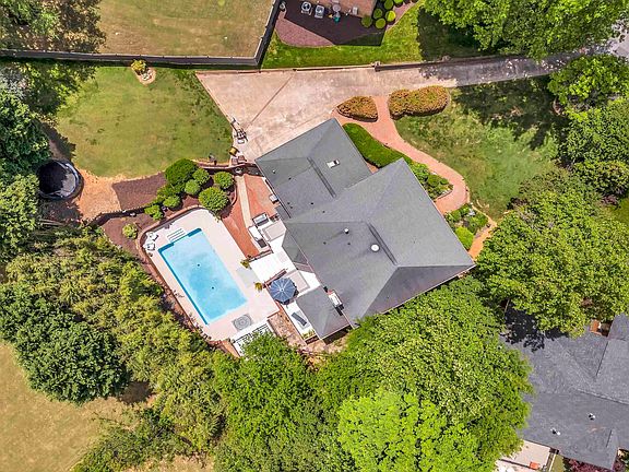3rd image of 212 Terra Woods Ln