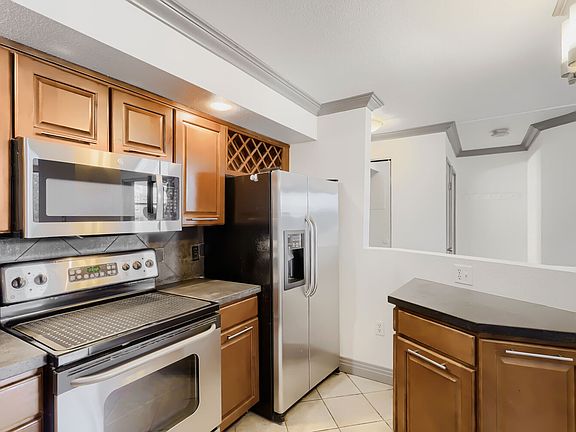 3rd image of 601 W 11th Ave