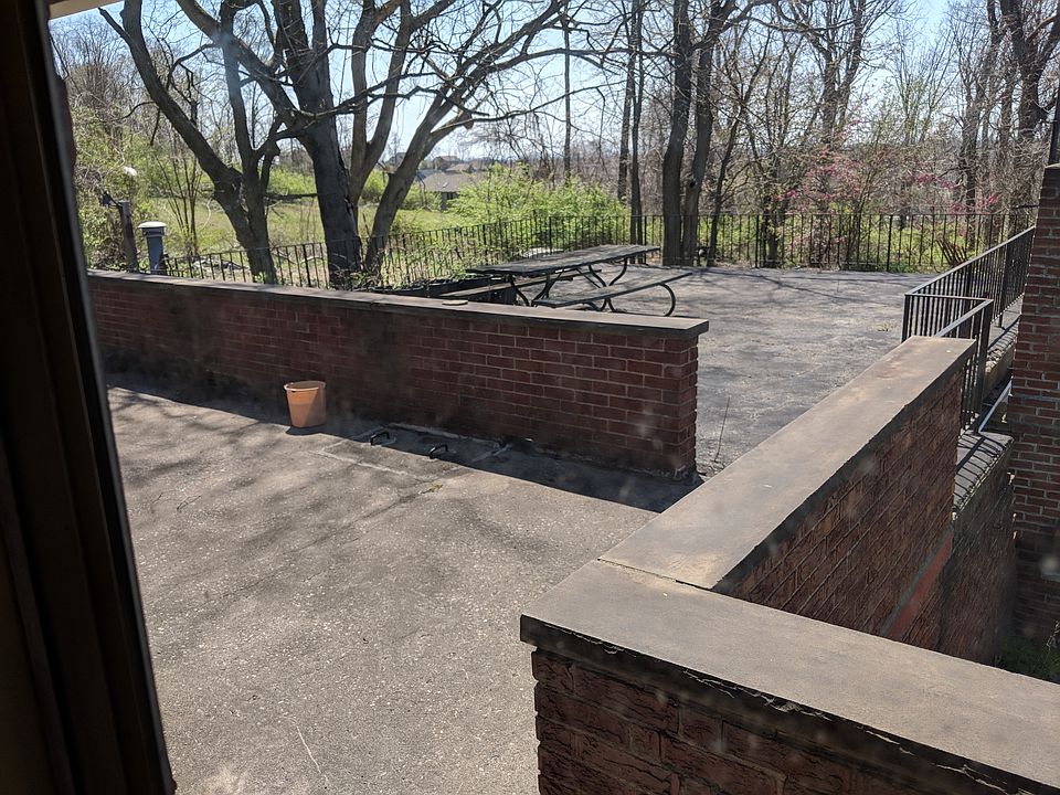 2nd image of 469 Colonial Manor Rd