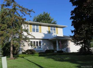 62 Lindhurst Dr, Lockport, NY 14094