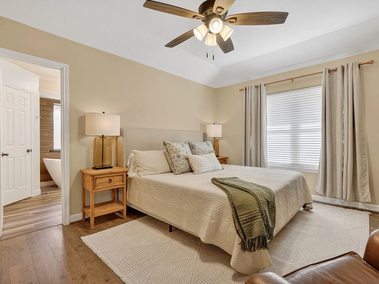 1121 Dove Hollow Rd — Photo 3