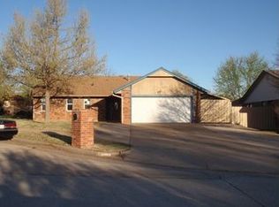 709 Pinewood Ct, Moore, OK 73160