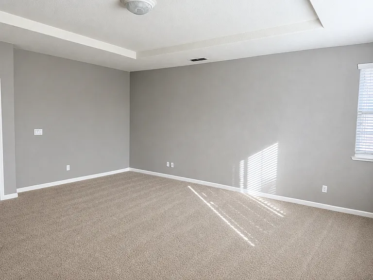 702 Samantha St — Photo 14