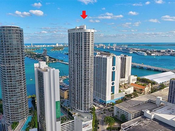 4th image of 1750 N Bayshore Dr APT 3011