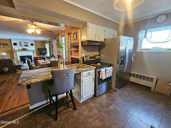 3rd image of 200 Meadowbrook Road