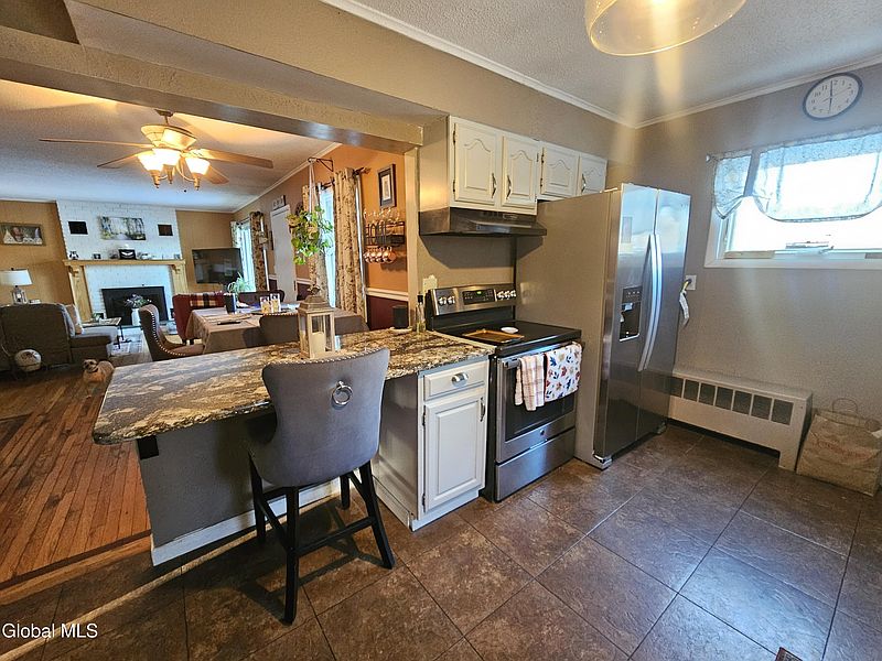 3rd image of 200 Meadowbrook Road