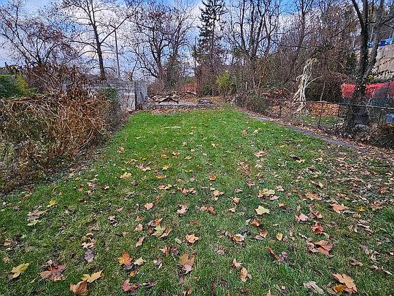 3rd image of 113 Gibbons Ave