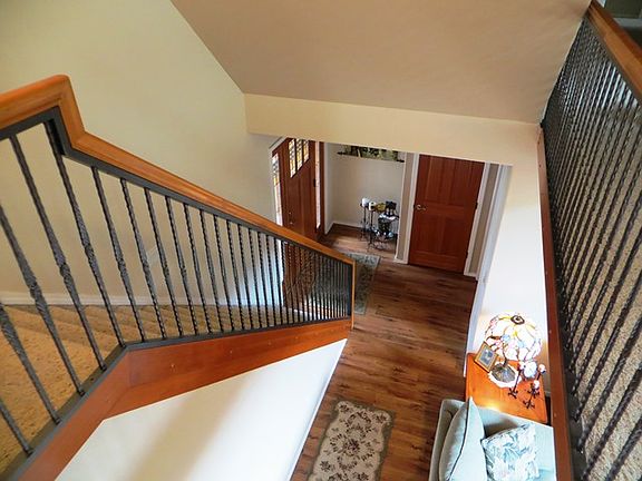 3rd image of 107 Deaton Ct