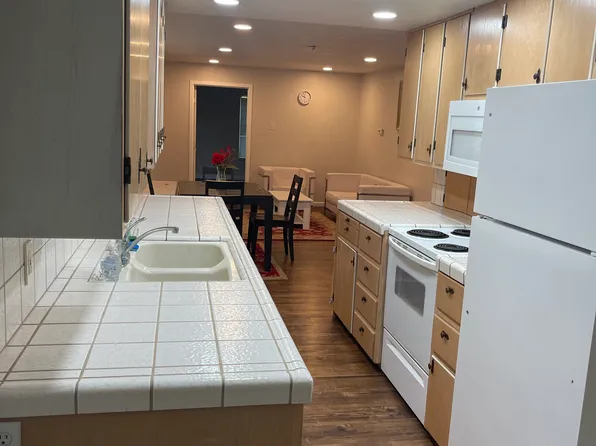 2308 N Berkeley Ave #B, Turlock, CA 95382