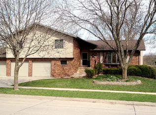 1244 N 1st St, Seward, NE 68434