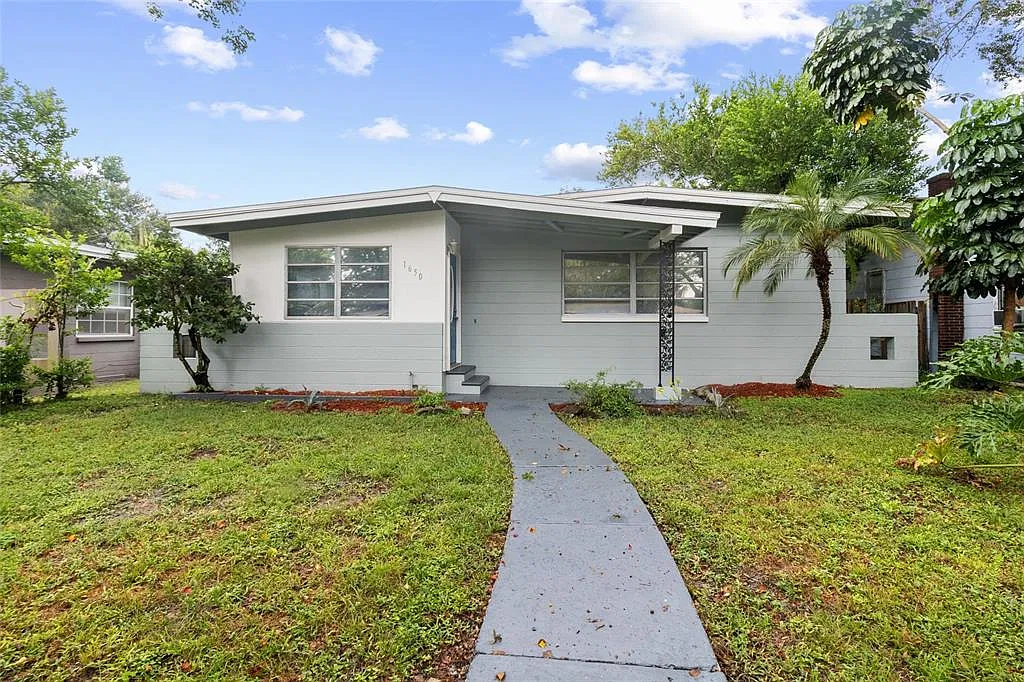 2 bed, 1.0 bath, 1231 sqft, $2,450 — Photo 2