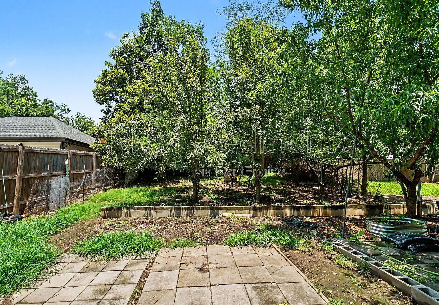 3 bed, 2.0 bath, 1700 sqft, $2,450 — Photo 4