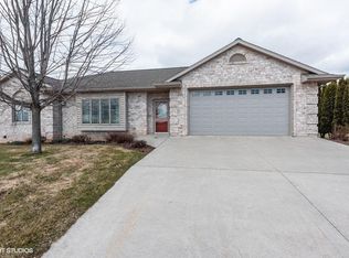 7318 Ridgeway Ln, Manitowoc, WI 54220