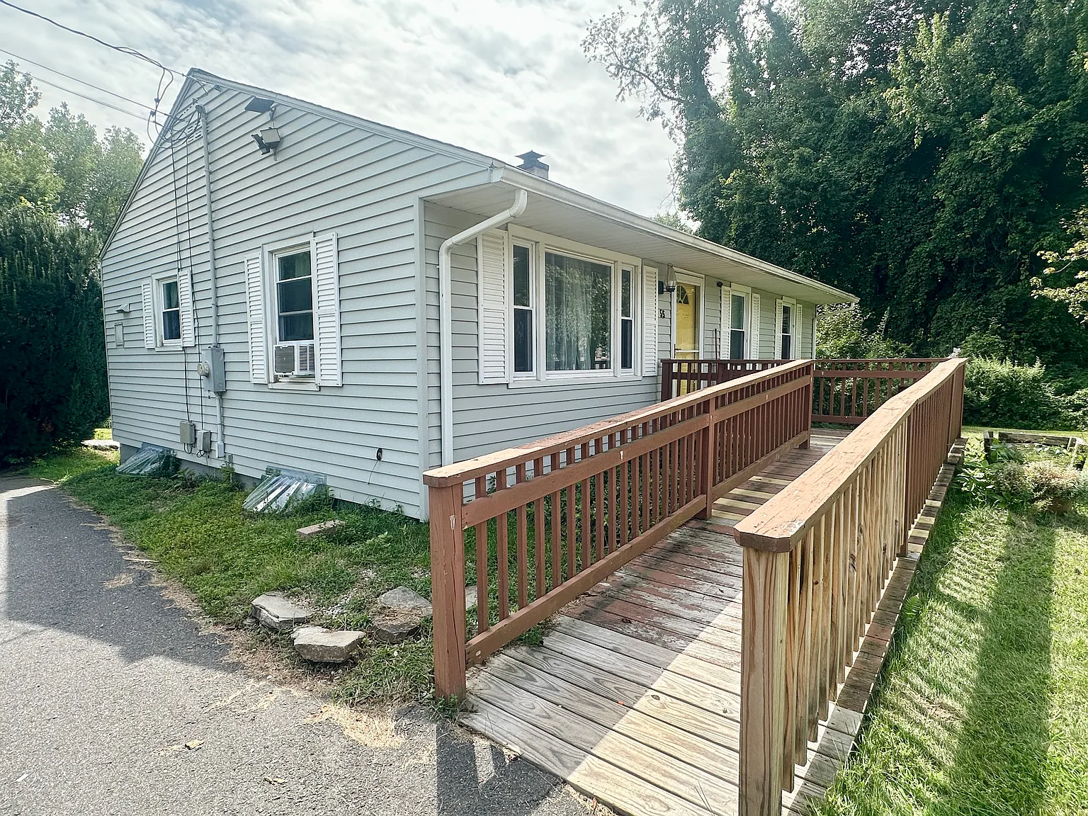 3 bed, 864 sqft, $2,400 — Photo 2