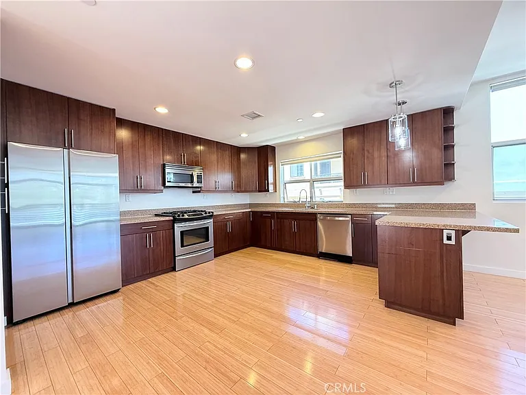 12908 Bloomfield St #103 — Photo 7