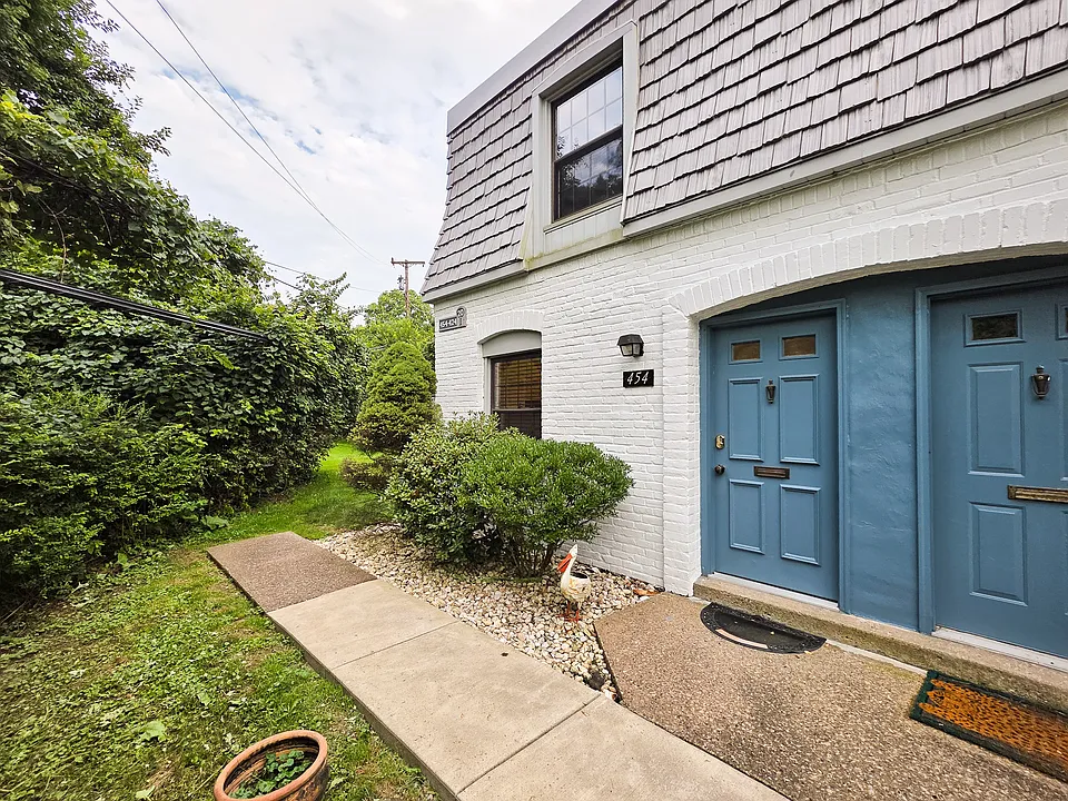 454 Country View Ct