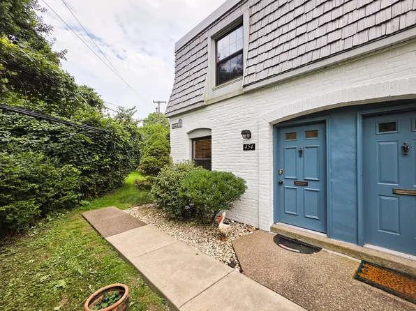 454 Country View Ct, Pittsburgh, PA 15205