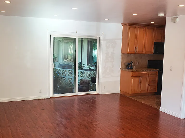 312 N Louise St #108 — Photo 37