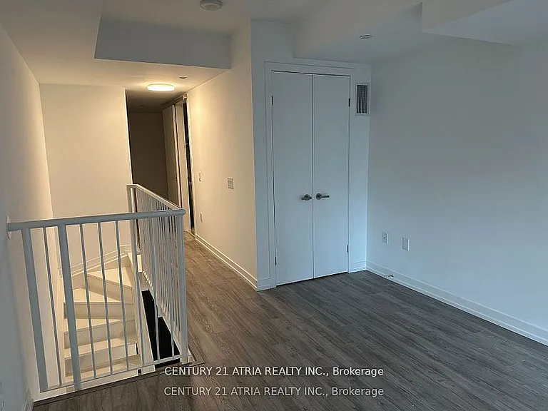 77 Shuter St #725 — Photo 22