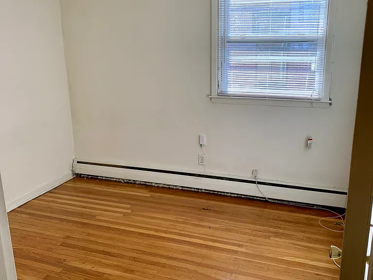570 N 23rd St — Photo 33