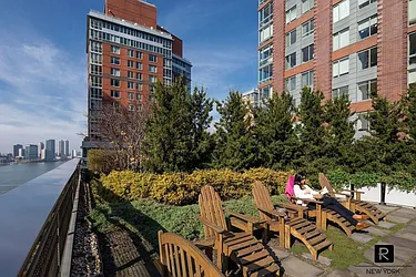 Rented by R New York