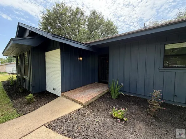 5717 Wilshire Dr, Texarkana, TX 75503