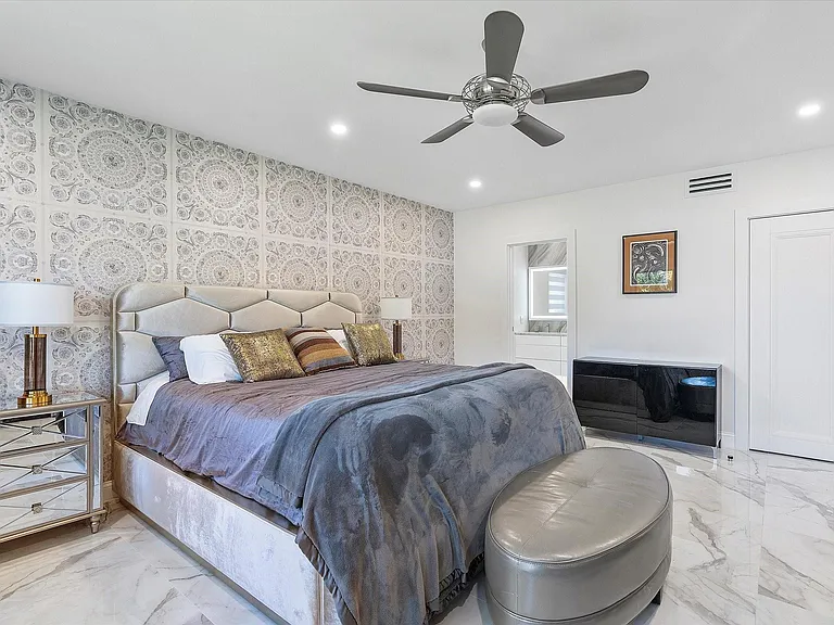 207 Royal Palm Dr — Photo 39