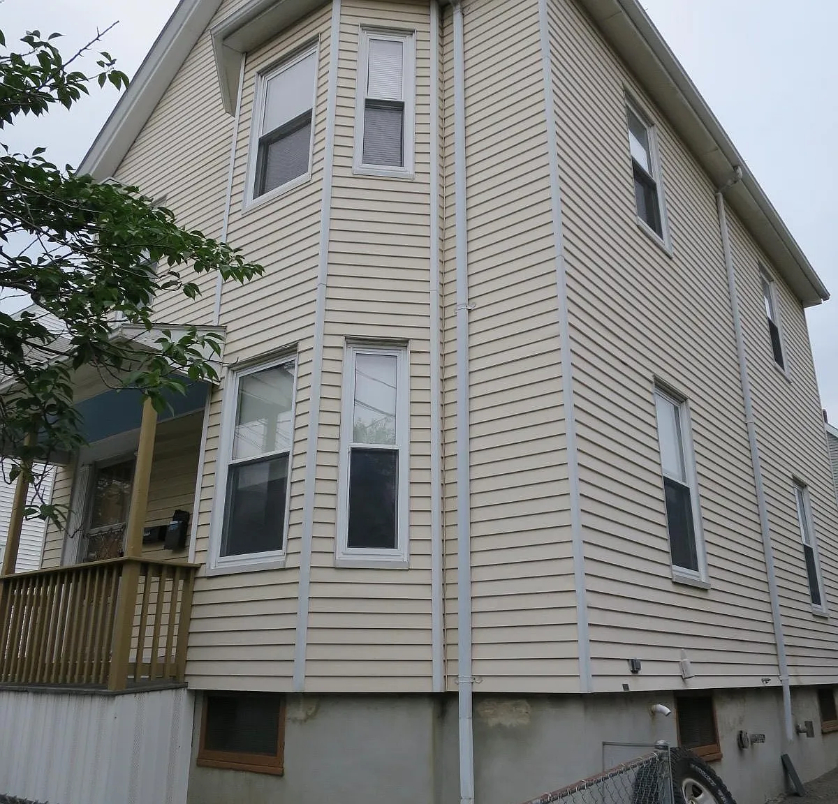 3 bed, 950 sqft, $3,150 — Photo 1