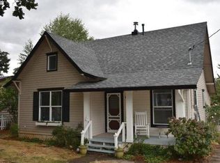 306 Eureka Ave, Silverton, OR 97381