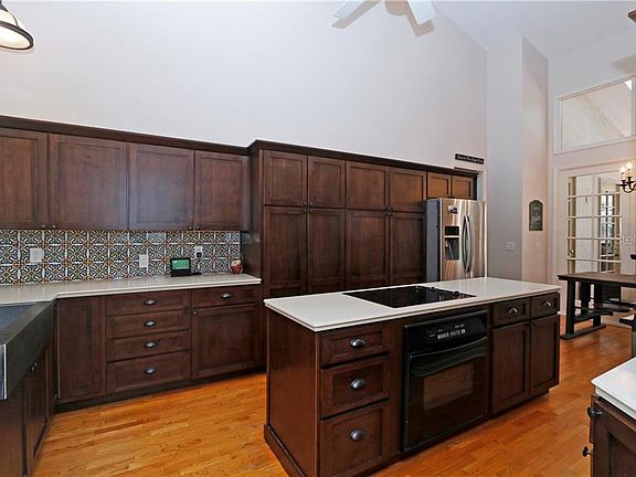 5th image of 850 Lullwater Dr