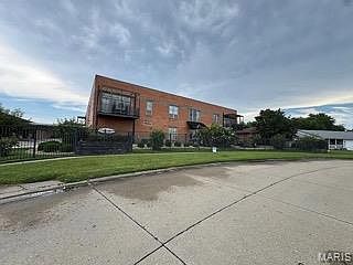 1st image of 814 Auburn Dr APT 1